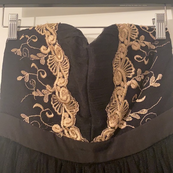 Beautiful Dress - Picture 2 of 6